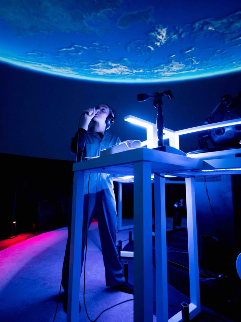 Planetarium projection equipment