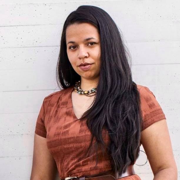 AnnalisaHeadshot (1)