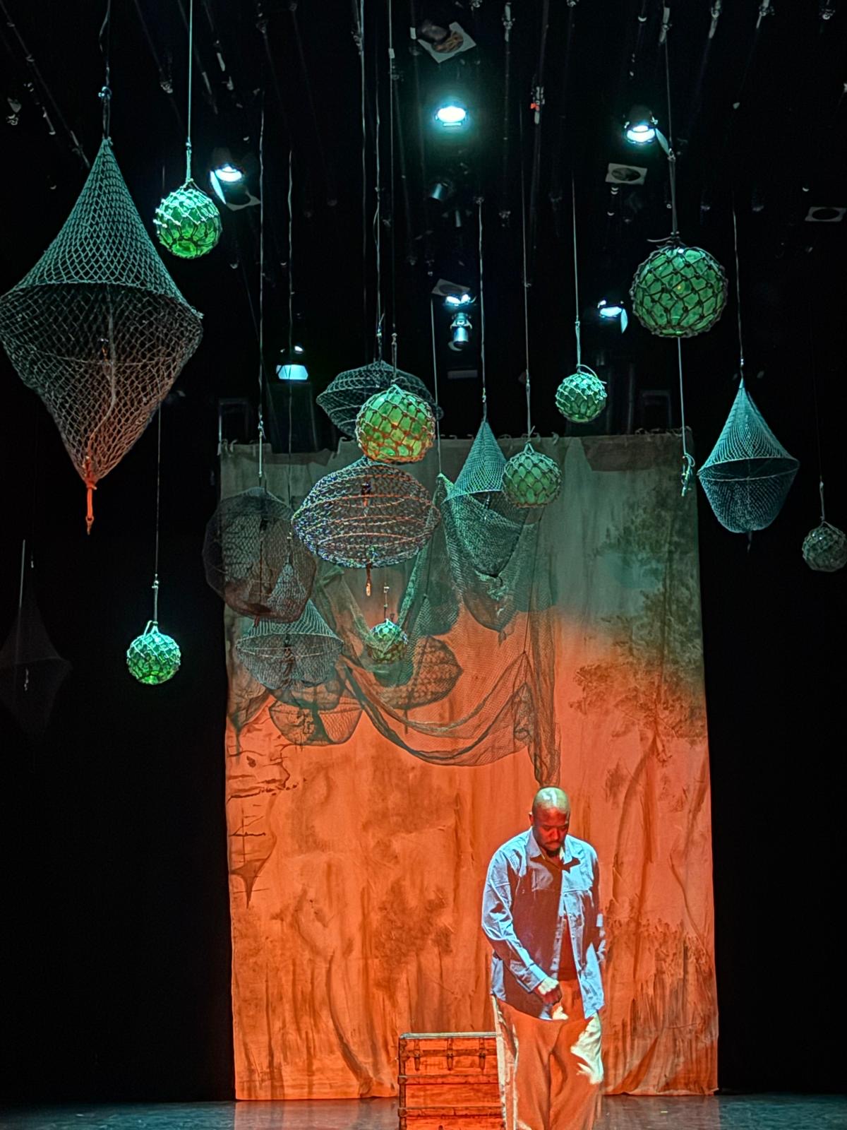 Leggatt and Globes_photo by Diego Alejandro González