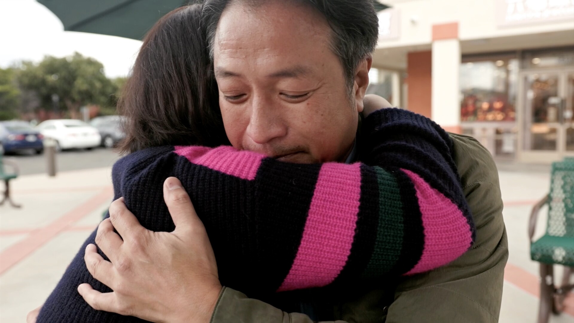 Photo 5 tony_and_tran_hug