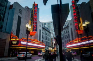 ‼️ Box Office holiday hours update ‼️⁠
⁠
The Box Office will be closed on Thursday, NOV 27 and will reopen for regular business hours on Friday, NOV 28.⁠
⁠
The Box Office will be closed from Wednesday, DEC 24—JAN 01 and will reopen on Friday, JAN 02.⁠
⁠
⁠
Photo: Randall Garnick