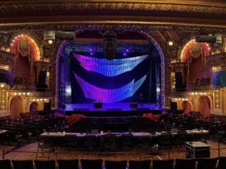 The nets in the Majestic look… quite majestic. Noli Timere opens THIS WEEK! Only a limited quantity of tickets remain, so grab yours now!

#BosArts #BostonTheatre